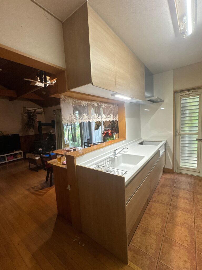 【前橋市】予算100万円以内で実現！人造大理石のキッチン交換